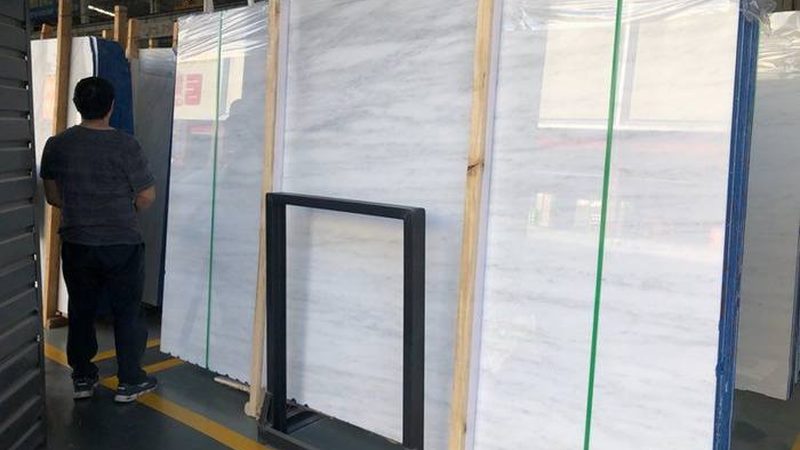 微晶石台面渗色处理：原因分析及应对策略**